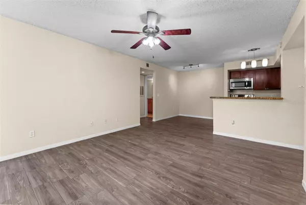 Orlando, FL 32811,5112 CONROY RD #13