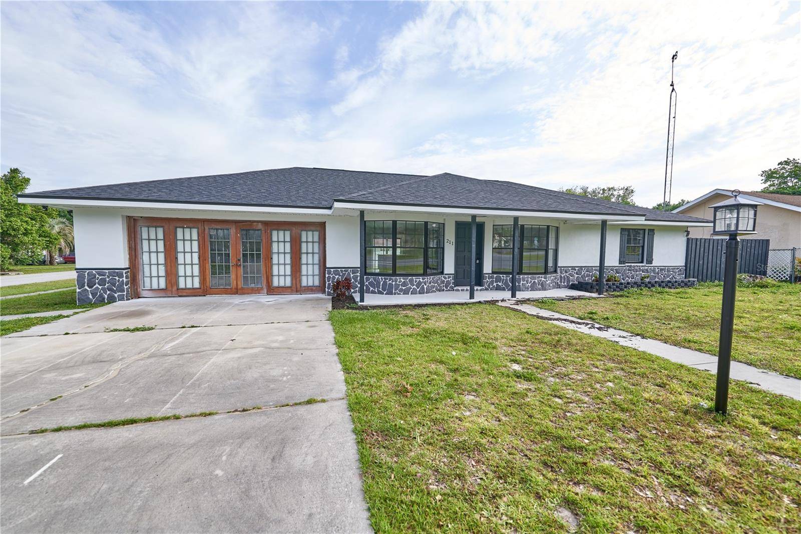 Ocala, FL 34473,211 MARION OAKS LN