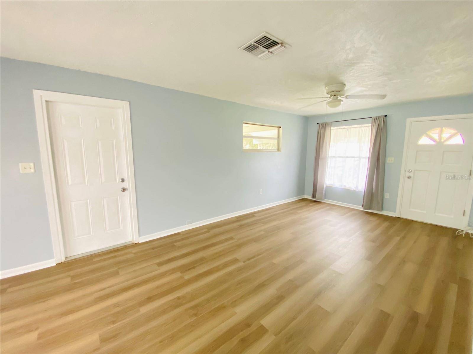 Tavares, FL 32778,808 CAROL CT