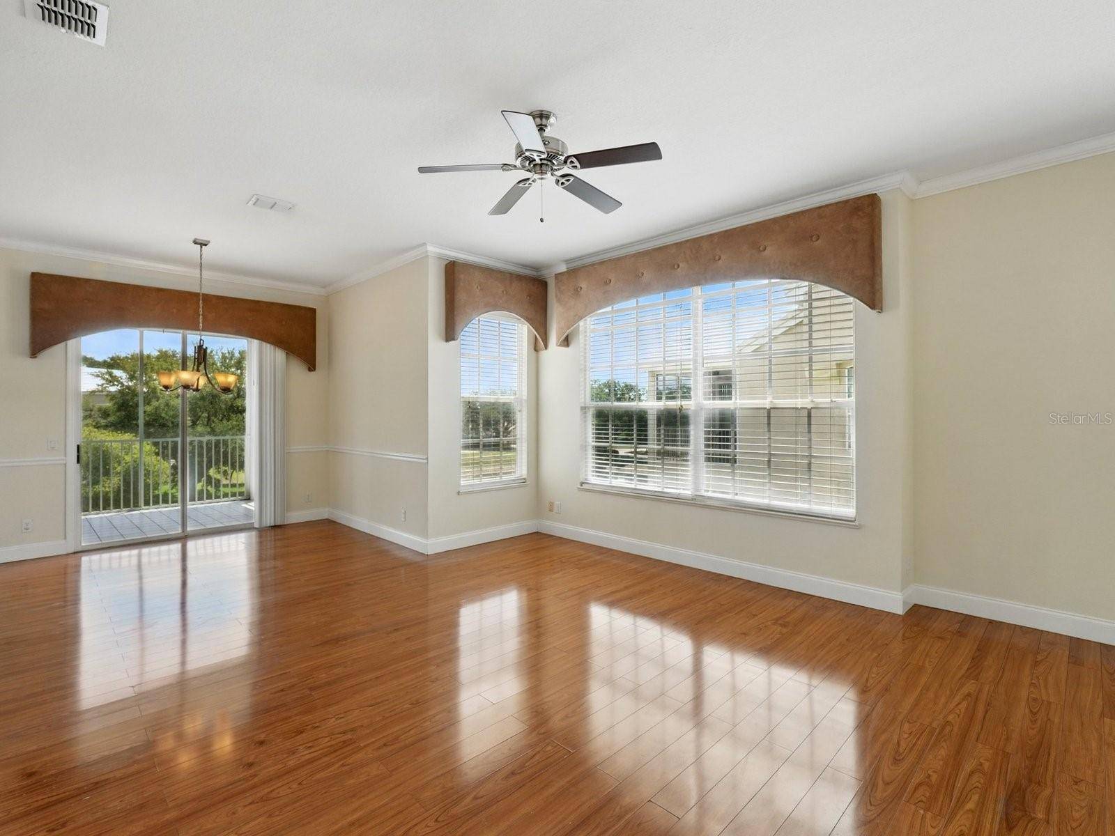 Orlando, FL 32819,7021 DELLA DR #51