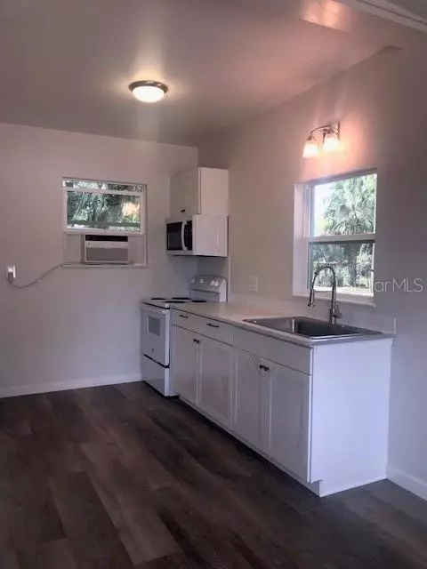 Tavares, FL 32778,1401 E ALFRED ST #9