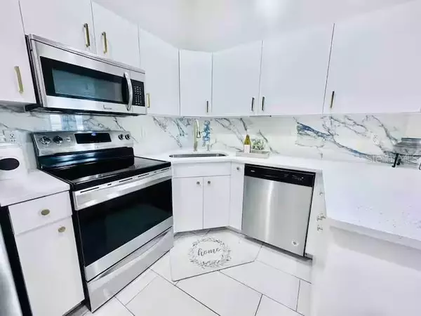 Cape Coral, FL 33909,1724 NE 8TH PL