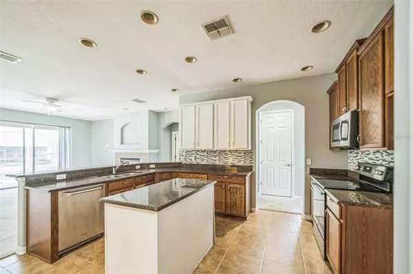 Ocoee, FL 34761,807 AYDEN OAK LN