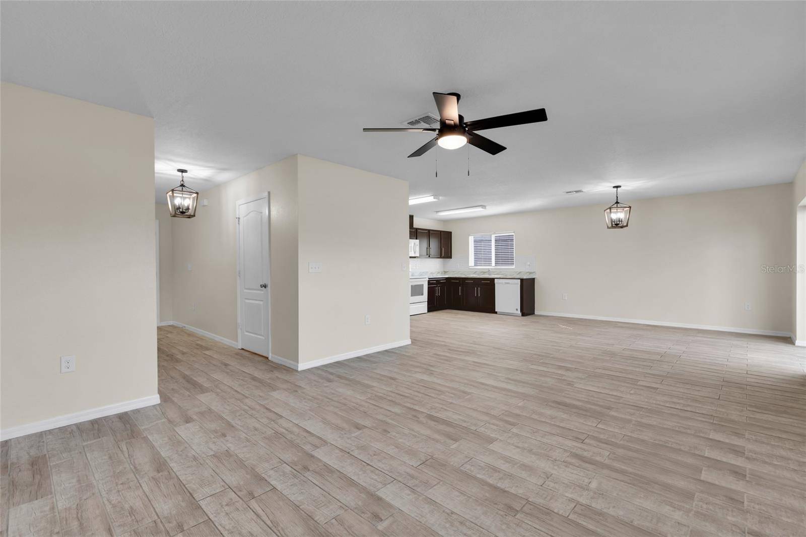 Davenport, FL 33837,216 MILES CT