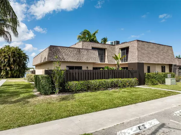 4102 WATERVIEW CIR, Palm Springs, FL 33461