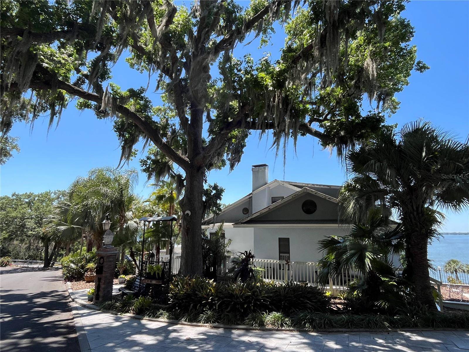 Mount Dora, FL 32757,629 HELEN ST