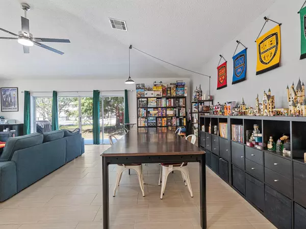 Kissimmee, FL 34744,1064 UNIVERSAL REST PL
