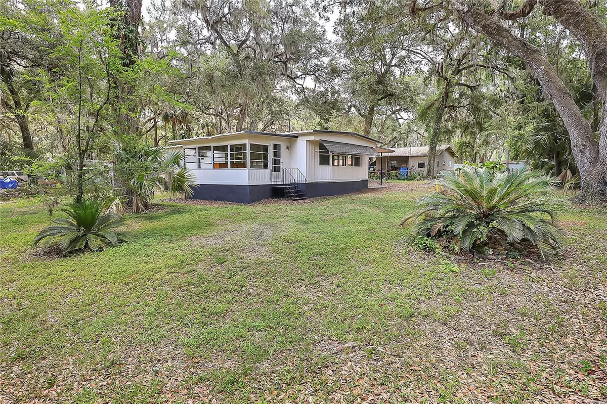 Lake Panasoffkee, FL 33538,3617 CR 406