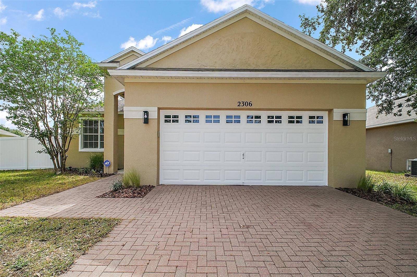 2306 VALHALLA DR,  Tavares,  FL 32778