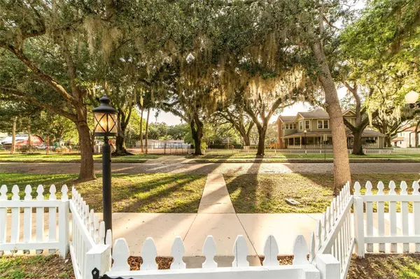 Sanford, FL 32771,911 S OAK AVE