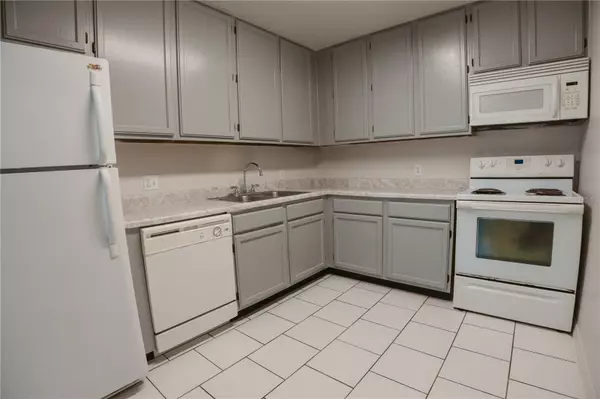 Orlando, FL 32808,4162 VERSAILLES DR #4162D