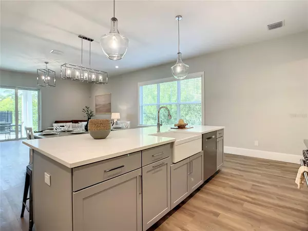 New Smyrna Beach, FL 32169,512 S PENINSULA AVE