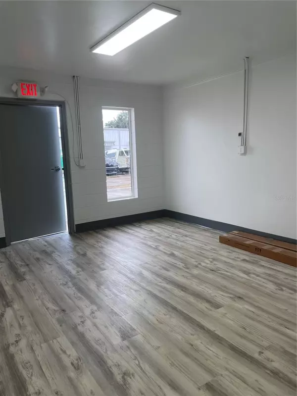 Orlando, FL 32839,5517 COMMERCE DR #5 & 6