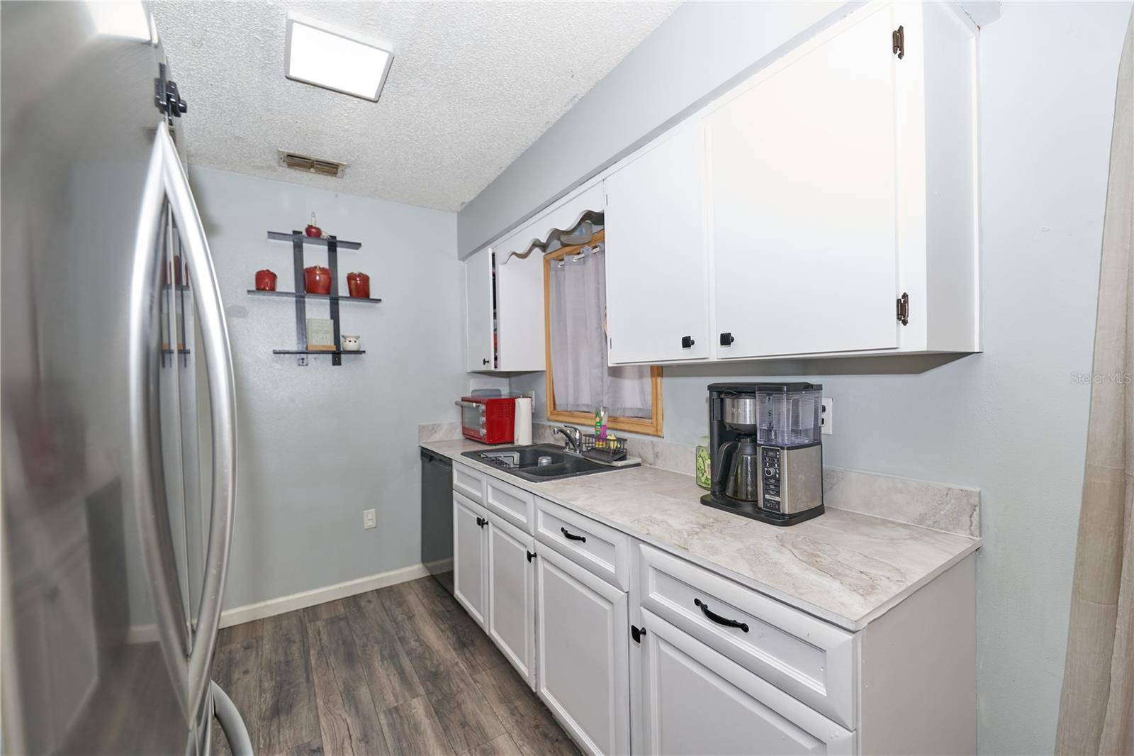 Tavares, FL 32778,881 CEDAR CIR
