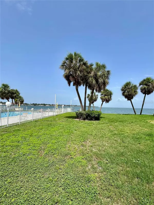 St Petersburg, FL 33711,7310 SUNSHINE SKYWAY LN S #116