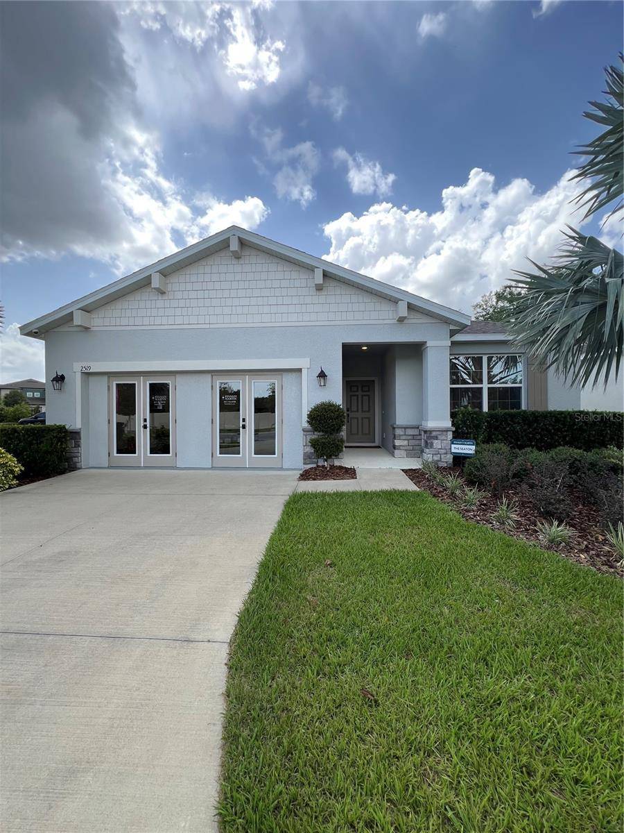 2519 AVALON PARK BLVD, Tavares, FL 32778