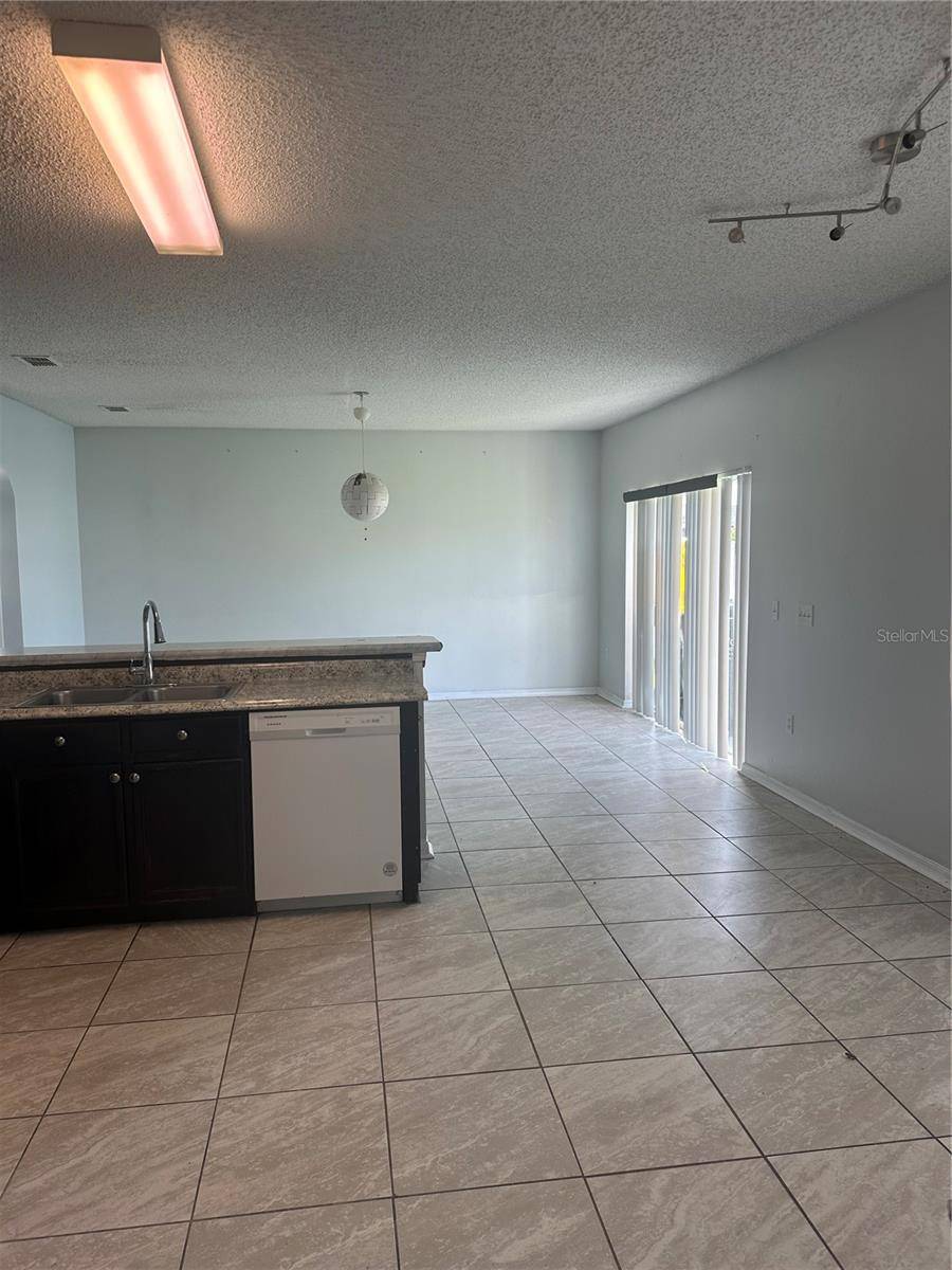 Kissimmee, FL 34759,712 PARROT CT