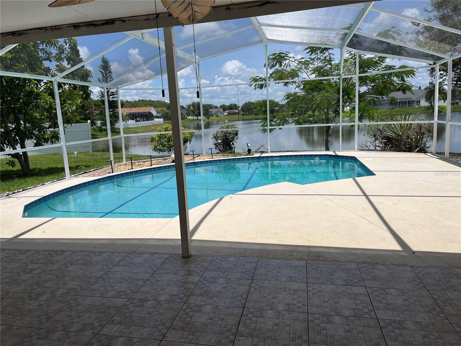 Kissimmee, FL 34743,2421 QUEENSWOOD CIR