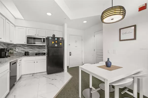 Orlando, FL 32836,8303 PALM Pkwy #402