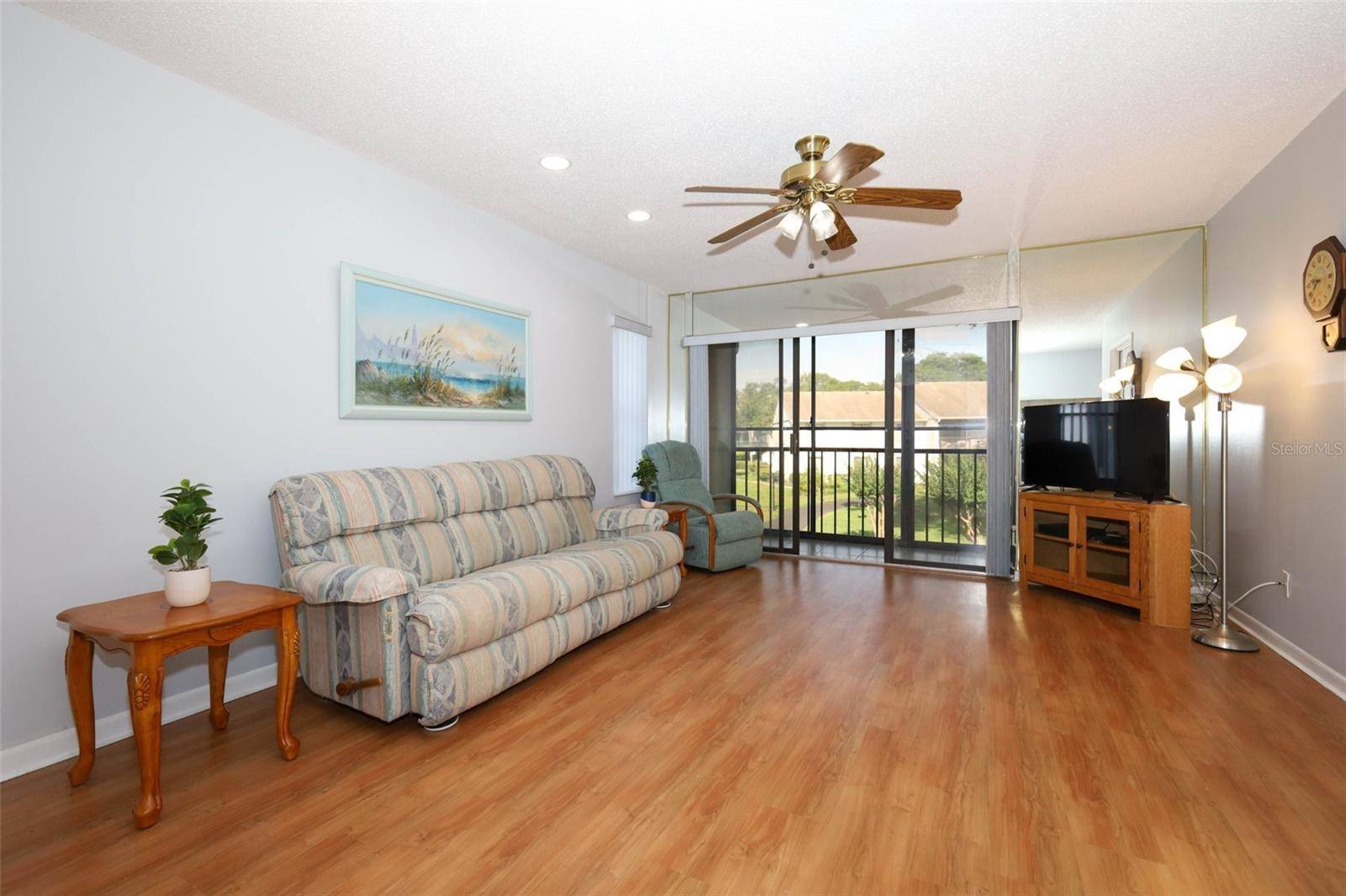 Orlando, FL 32825,954 COURTYARD LN #52