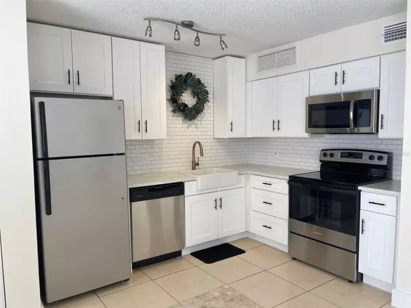 Altamonte Springs, FL 32701,325 FORESTWAY CIR #101