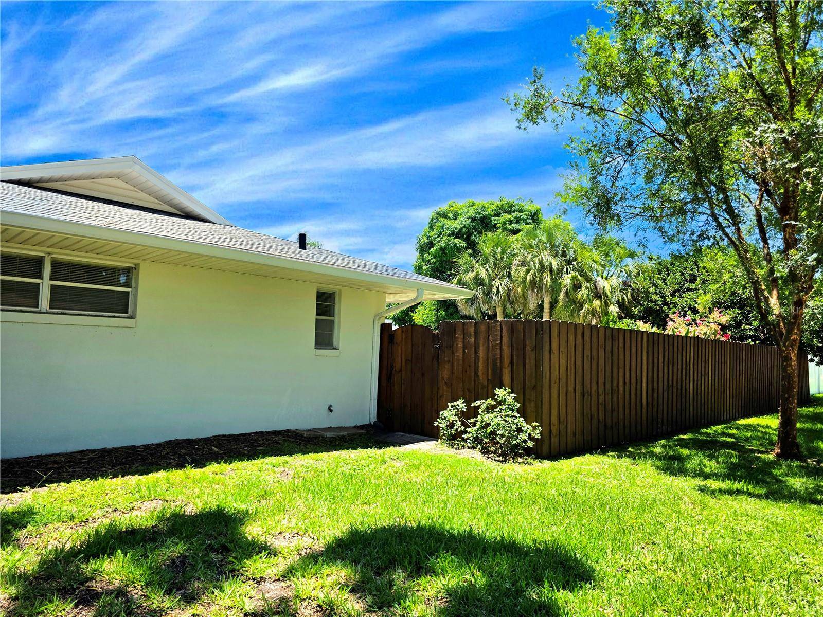 Orlando, FL 32809,5096 THE OAKS CIR