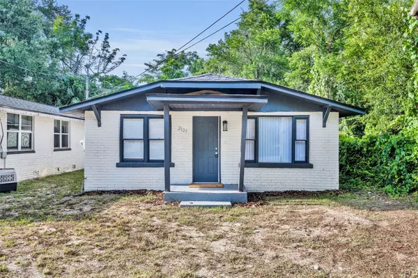 2107 HOLLYWOOD AVE, Eustis, FL 32726