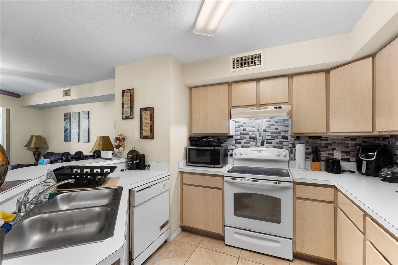 Altamonte Springs, FL 32714,829 CAMARGO WAY #211