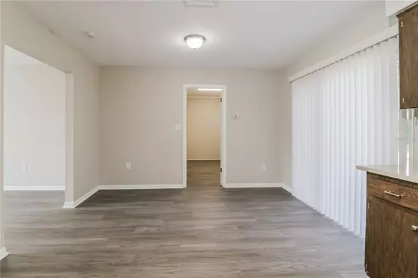 Lakeland, FL 33812,5917 APRIL ST E