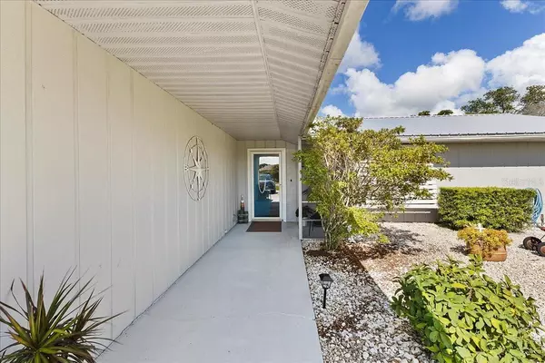 Edgewater, FL 32141,2356 DATE PALM DR