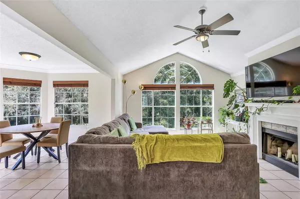 Altamonte Springs, FL 32714,698 ROARING DR #382