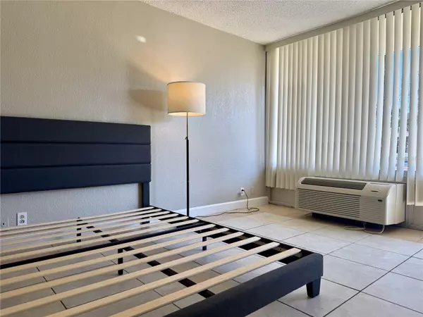 Orlando, FL 32809,7900 S ORANGE BLOSSOM TRL #1010