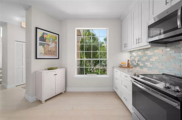 Vero Beach, FL 32963,8735 LAKESIDE BLVD #210