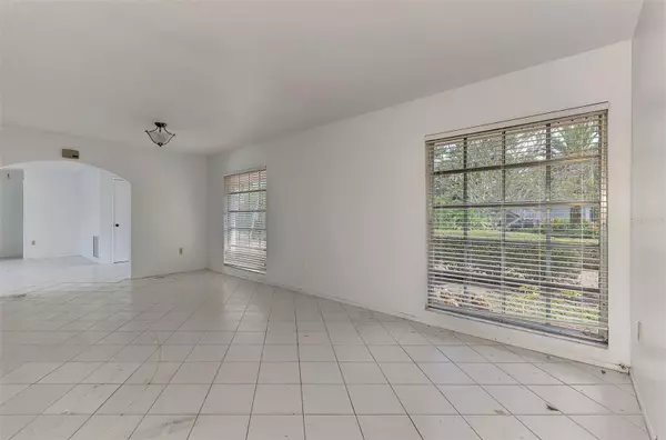 Sarasota, FL 34242,568 VENICE LN