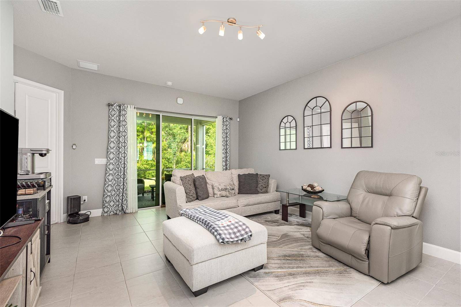 Ormond Beach, FL 32174,843 PINEWOOD DR