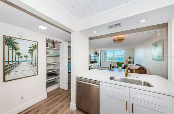 St Petersburg, FL 33715,6177 SUN BLVD #307