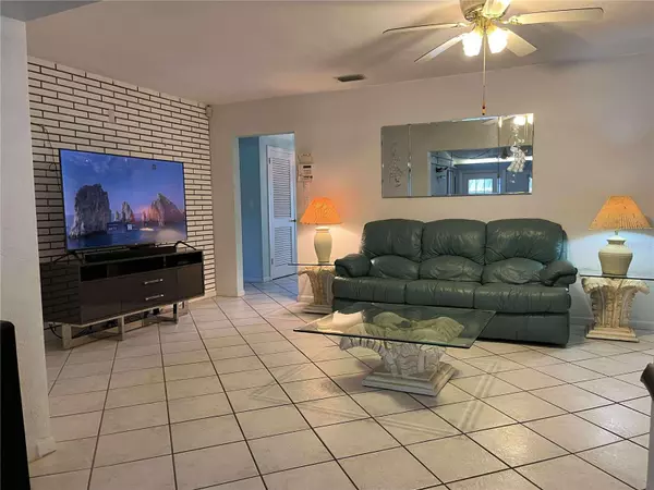 Brandon, FL 33511,608 KNOWLES RD
