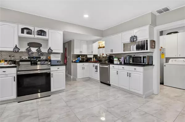 Apopka, FL 32703,9727 BEAR LAKE RD