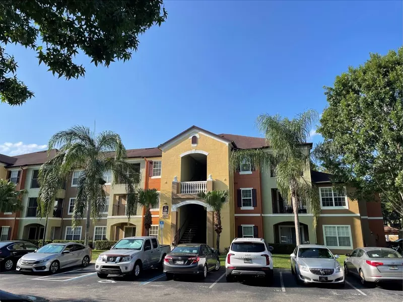 738 CREST PINES DR #727, Orlando, FL 32828