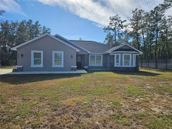 854 FISHER RD, Ocklawaha, FL 32179