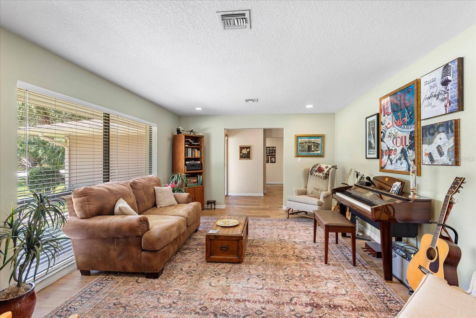 Longwood, FL 32779,105 SHADOW LAKE DR