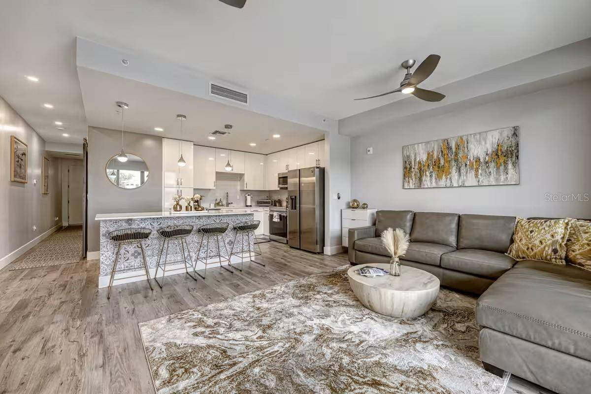 Sarasota, FL 34234,1709 N TAMIAMI TRL #220