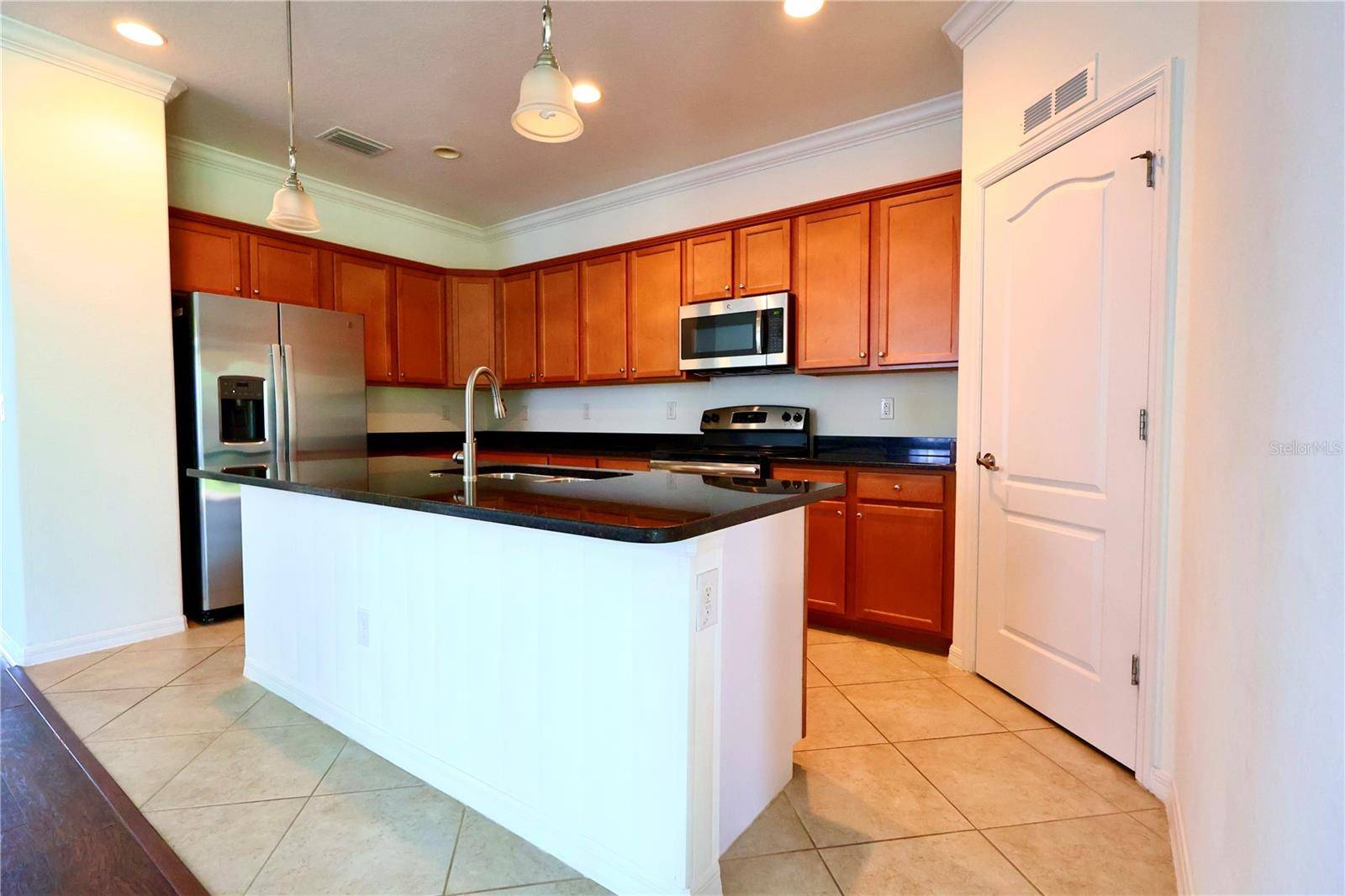 Naples, FL 34120,2338 HEYDON CIR E