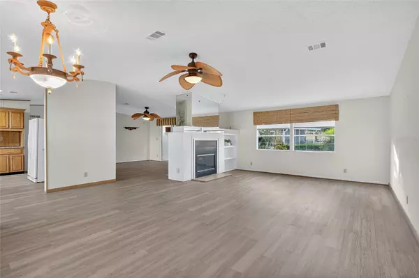 Zellwood, FL 32798,2703 LAKE GRASSMERE CIR #905