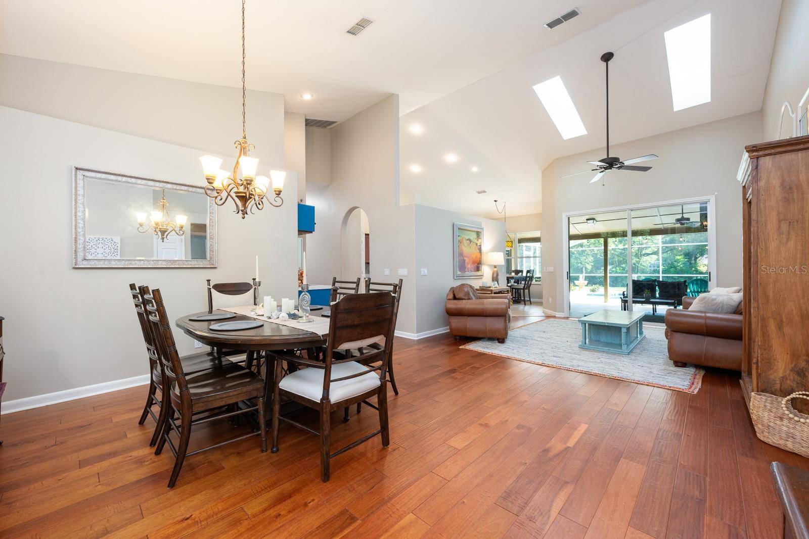 Oviedo, FL 32765,884 KENSINGTON GARDENS CT