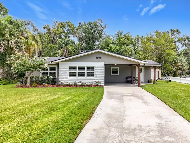 8208 SPRING DR, Yalaha, FL 34797