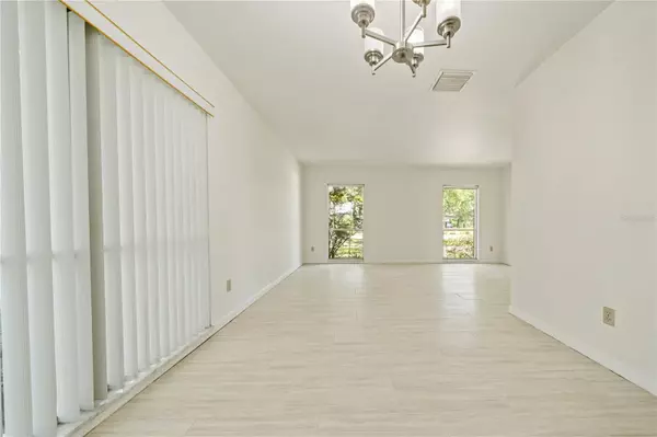 Tampa, FL 33618,10403 LAKE CARROLL WAY