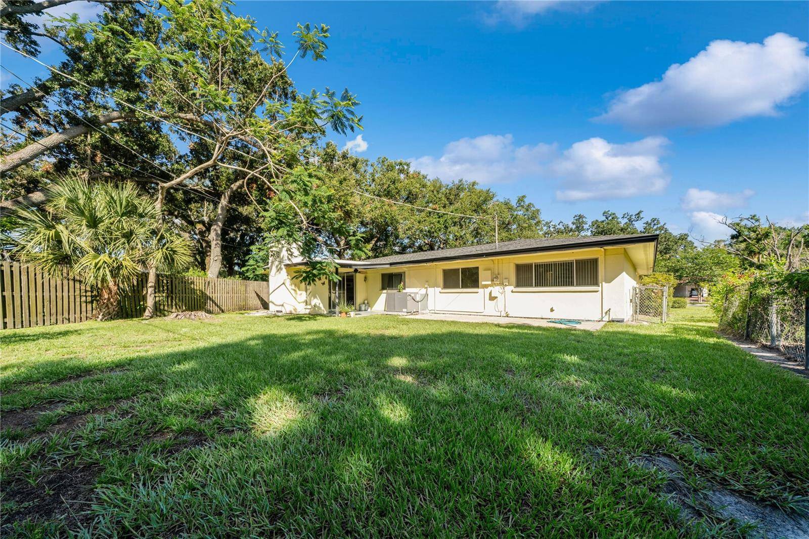 Tampa, FL 33618,10403 LAKE CARROLL WAY
