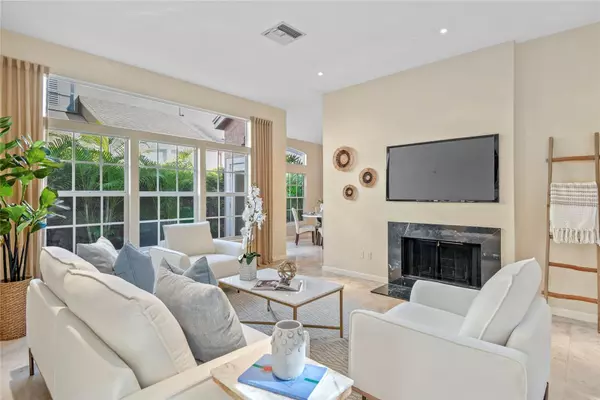 Winter Park, FL 32789,595 HUNTINGTON AVE #4