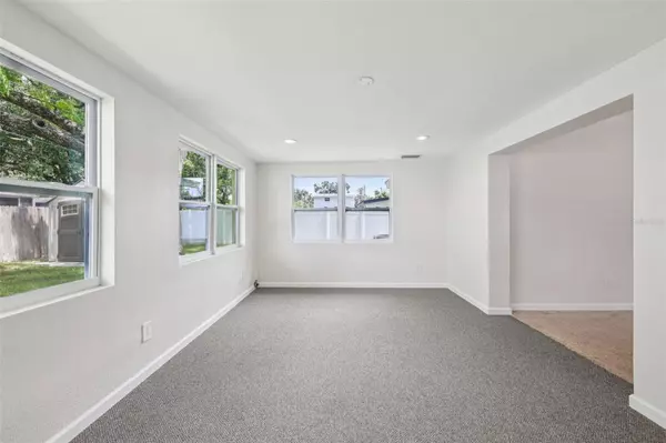 St Petersburg, FL 33703,5502 PINE CIR NE